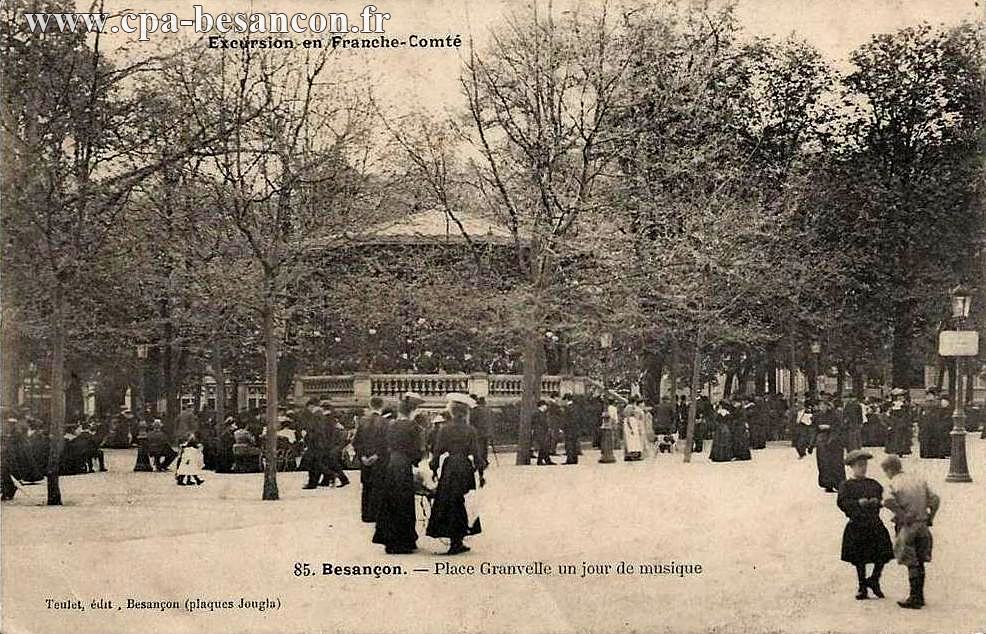 Excursion en Franche-Comté - 85. Besançon. - Place Granvelle un jour de musique